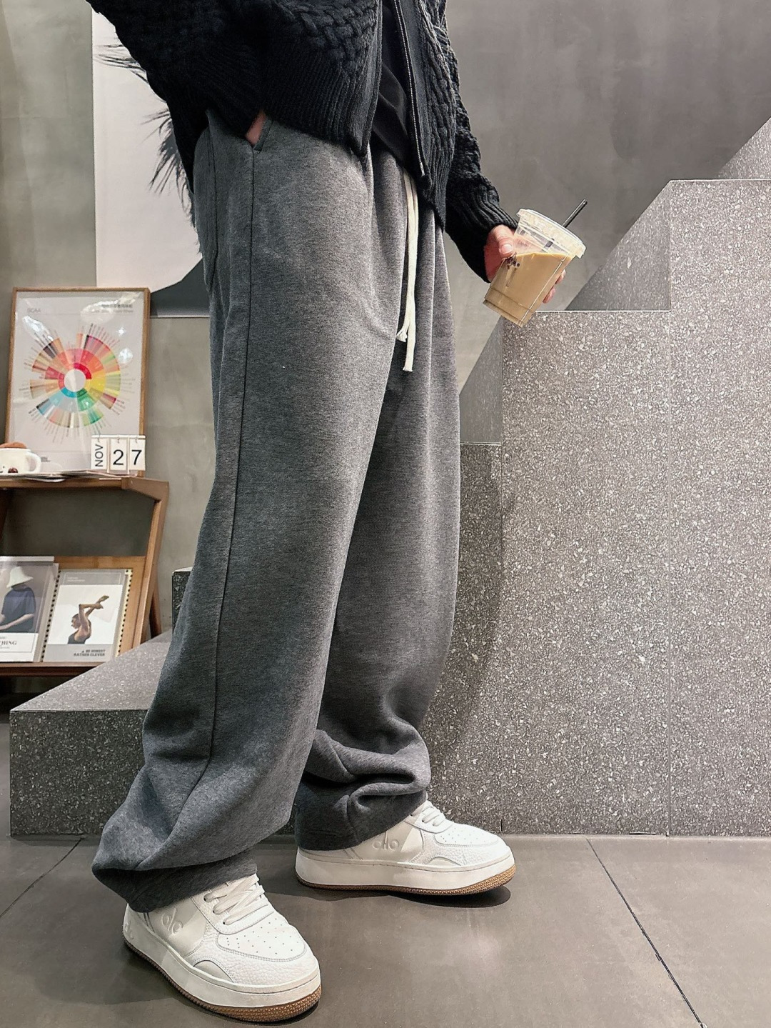 Lulu🔥🔥冬季新款休闲裤，采用优质纯棉加绒面料，手感柔软舒适，保暖性强，采用皮牌点缀，低调奢华，超级好