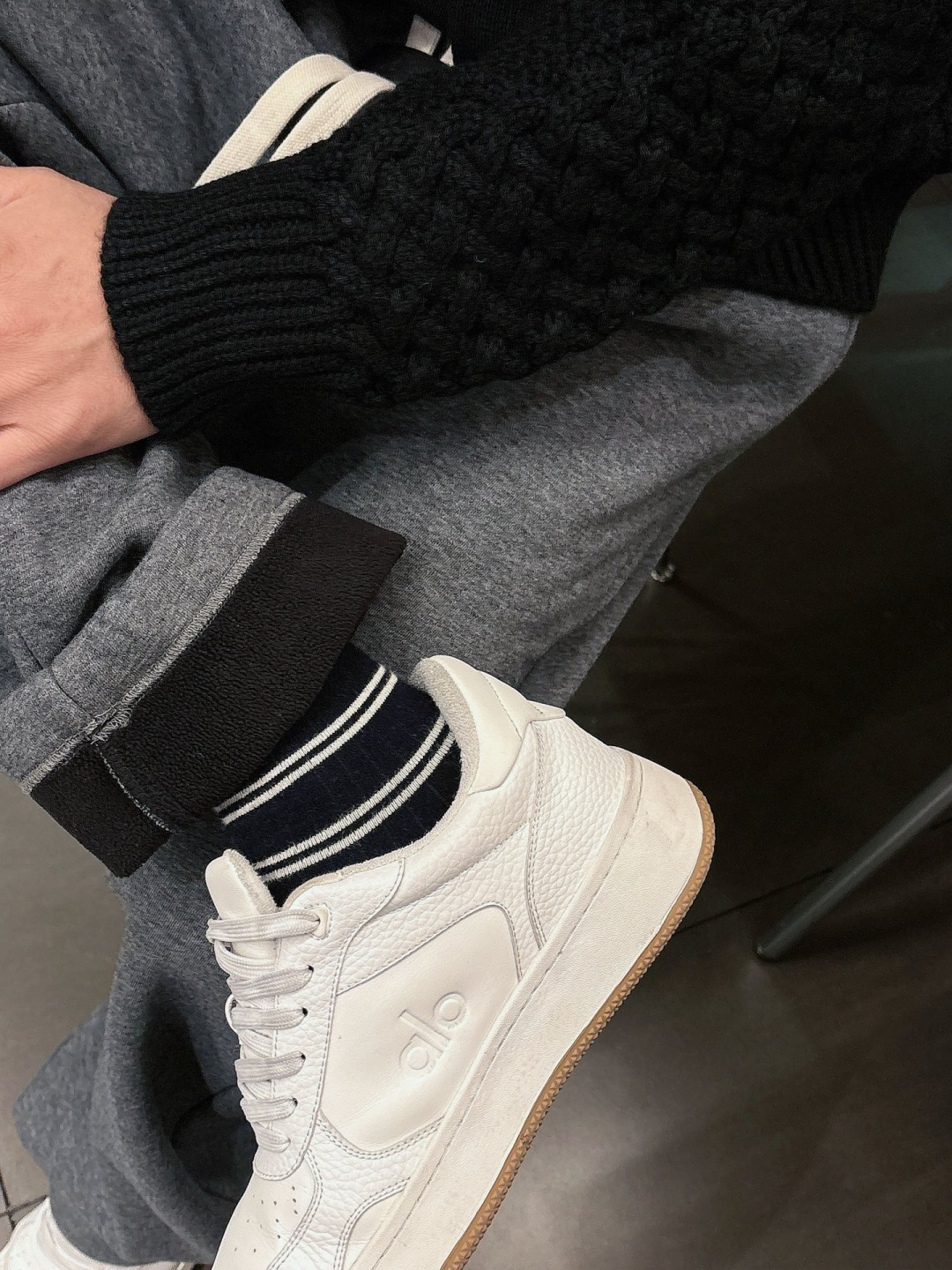 Lulu🔥🔥冬季新款休闲裤，采用优质纯棉加绒面料，手感柔软舒适，保暖性强，采用皮牌点缀，低调奢华，超级好