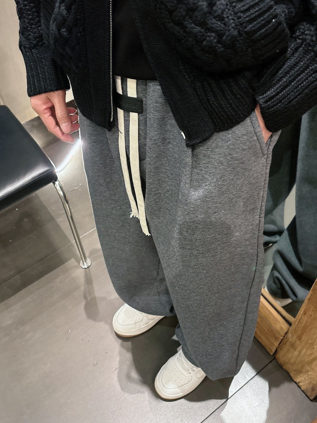 Lulu🔥🔥冬季新款休闲裤，采用优质纯棉加绒面料，手感柔软舒适，保暖性强，采用皮牌点缀，低调奢华，超级好