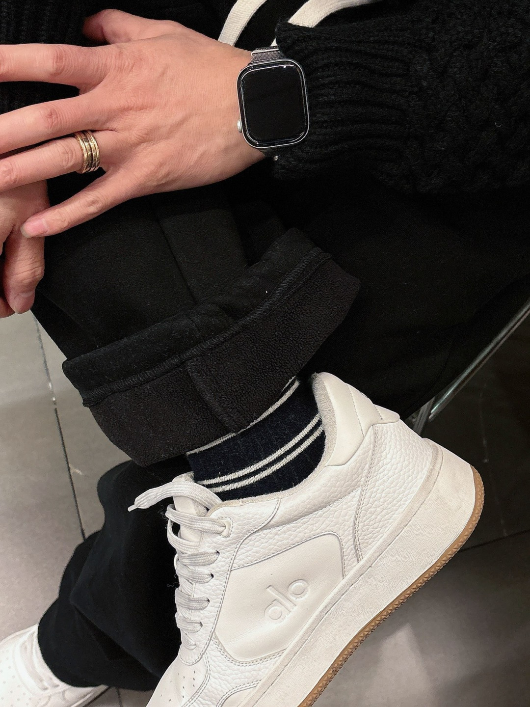 Lulu🔥🔥冬季新款休闲裤，采用优质纯棉加绒面料，手感柔软舒适，保暖性强，采用皮牌点缀，低调奢华，超级好