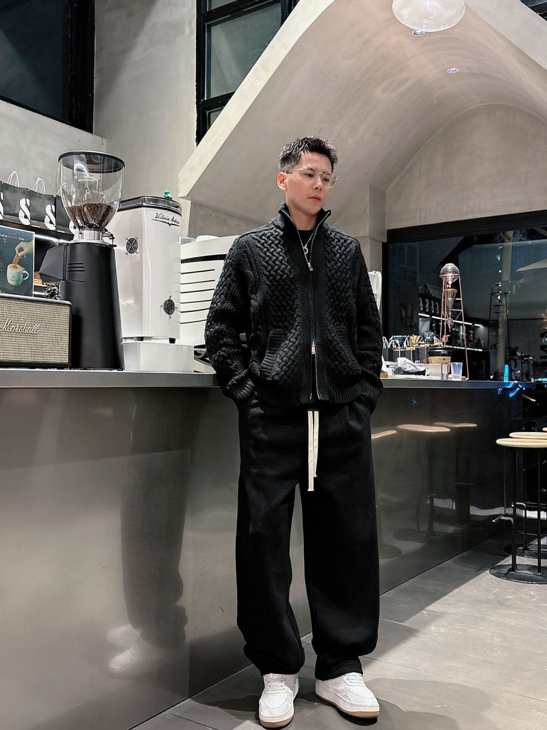 Lulu🔥🔥冬季新款休闲裤，采用优质纯棉加绒面料，手感柔软舒适，保暖性强，采用皮牌点缀，低调奢华，超级好