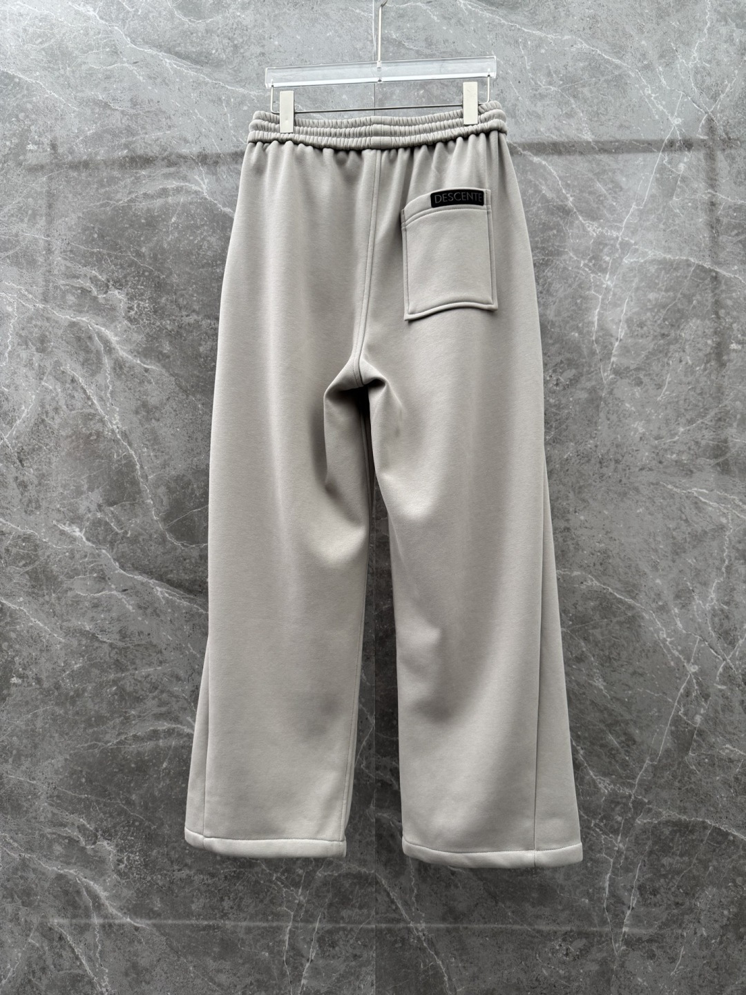 迪桑特 新款加绒休闲裤，香港洋行渠道货，高级优质面料，，细腻柔软程度非同一般。标识增添看点，处处彰显独特