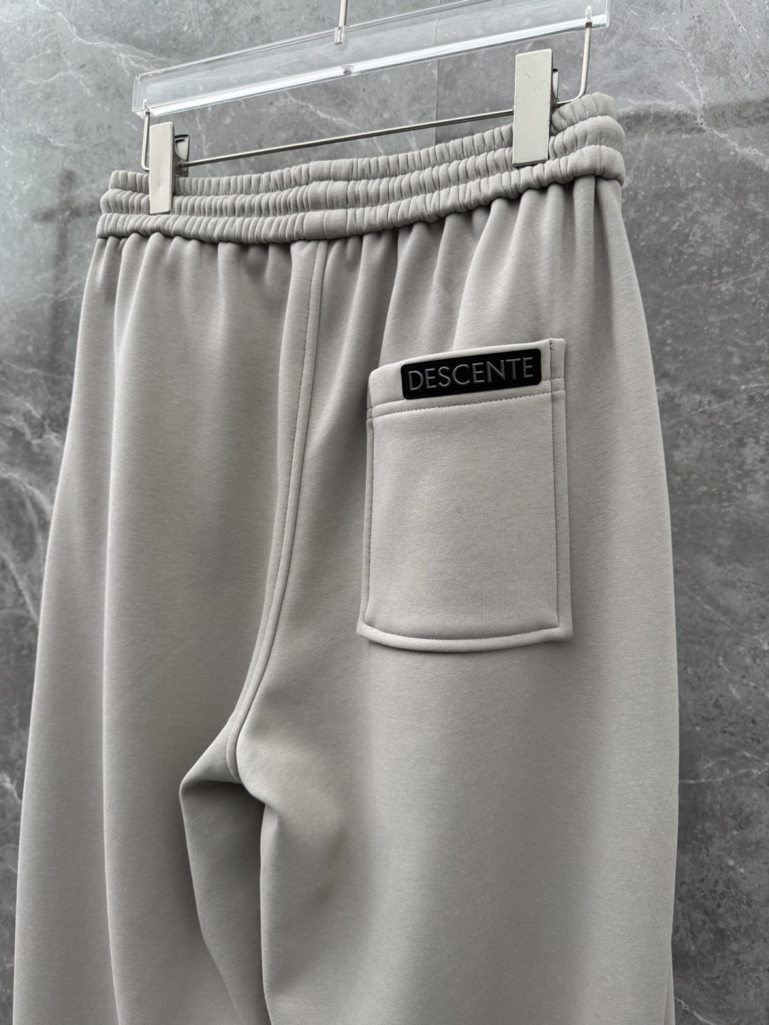 迪桑特 新款加绒休闲裤，香港洋行渠道货，高级优质面料，，细腻柔软程度非同一般。标识增添看点，处处彰显独特