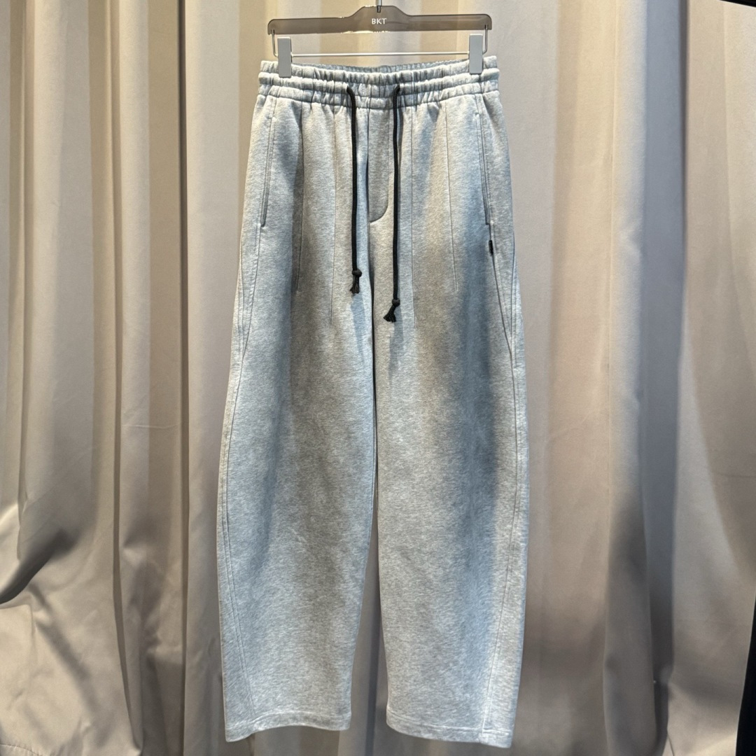 克罗心🌟秋冬新款休闲裤🆕采用优质面料，具有质感，松紧腰带设计，超级时尚洋气！码数：M-3XL 男女同款