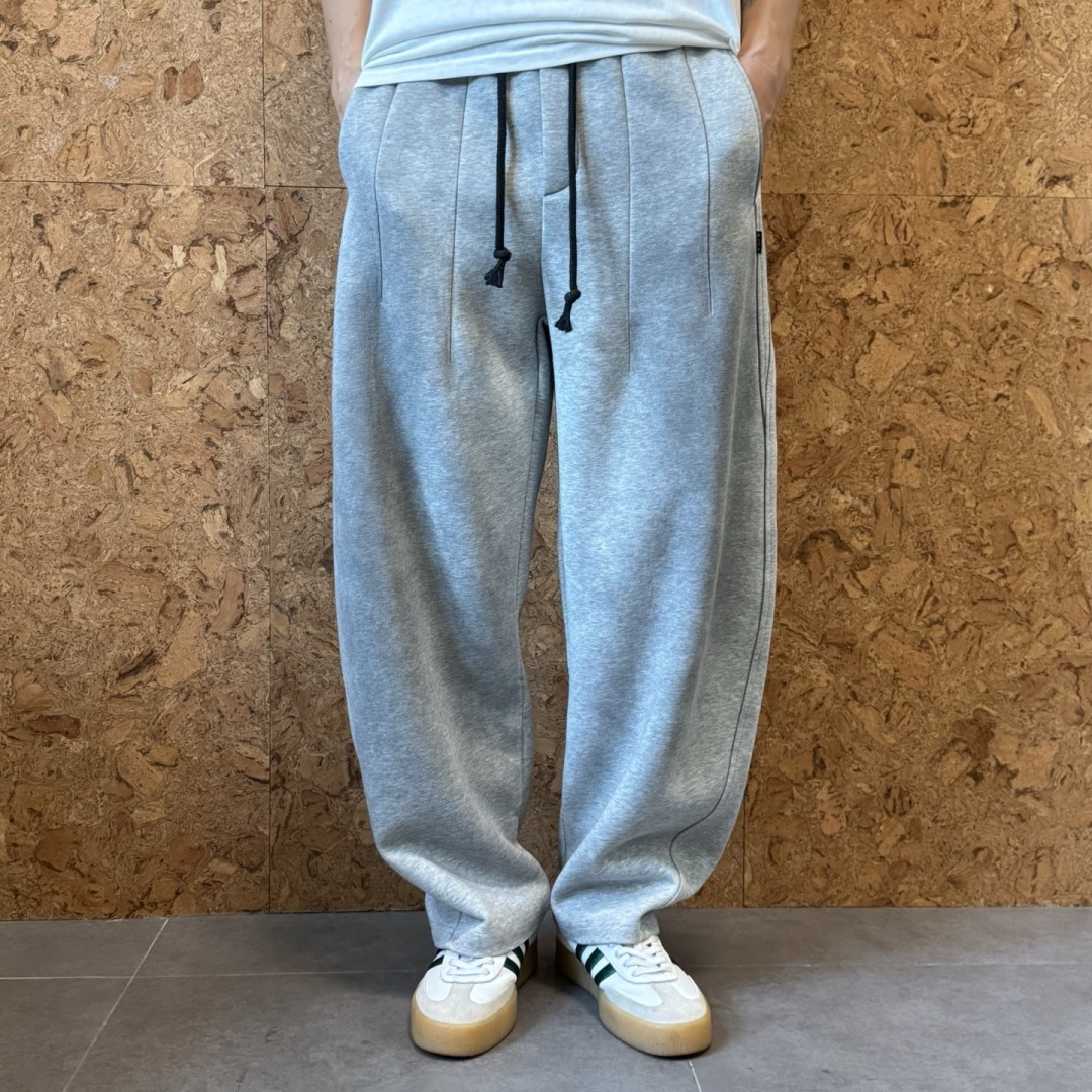 克罗心🌟秋冬新款休闲裤🆕采用优质面料，具有质感，松紧腰带设计，超级时尚洋气！码数：M-3XL 男女同款