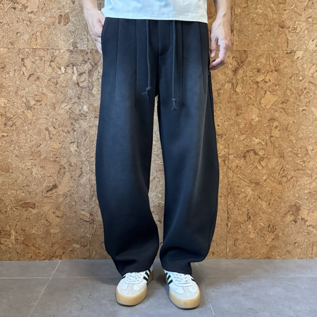 克罗心🌟秋冬新款休闲裤🆕采用优质面料，具有质感，松紧腰带设计，超级时尚洋气！码数：M-3XL 男女同款