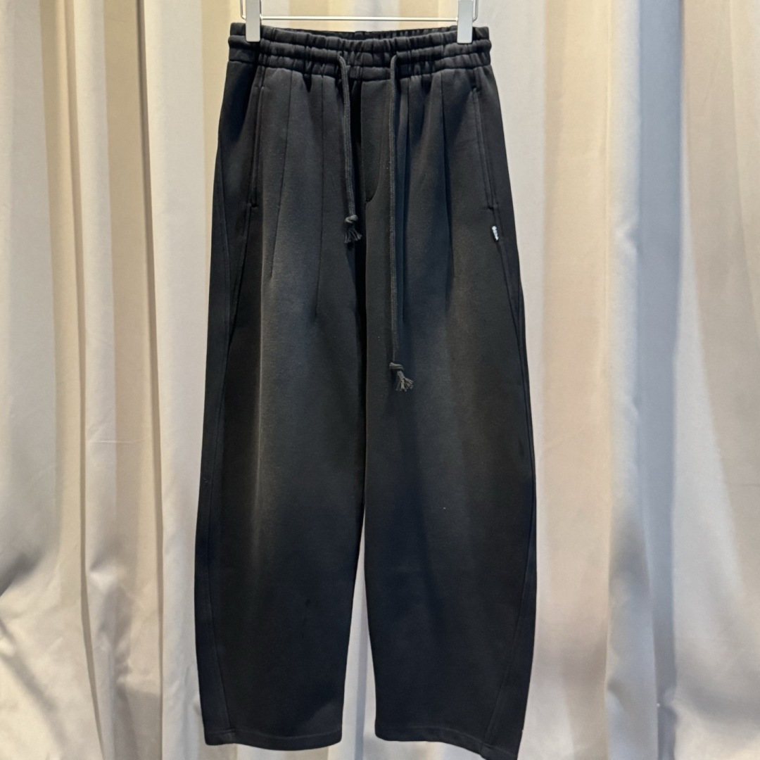 克罗心🌟秋冬新款休闲裤🆕采用优质面料，具有质感，松紧腰带设计，超级时尚洋气！码数：M-3XL 男女同款