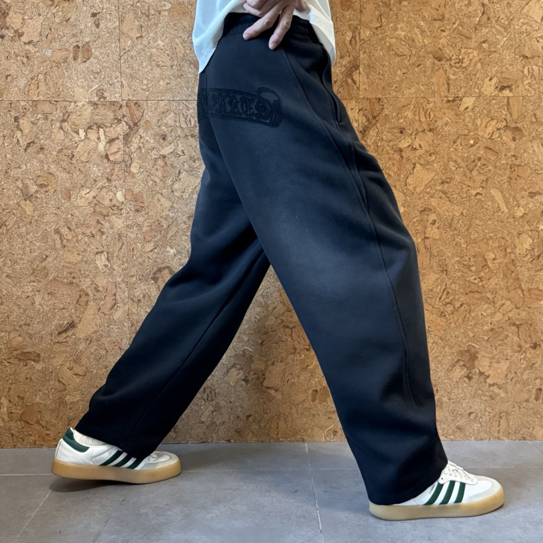 克罗心🌟秋冬新款休闲裤🆕采用优质面料，具有质感，松紧腰带设计，超级时尚洋气！码数：M-3XL 男女同款