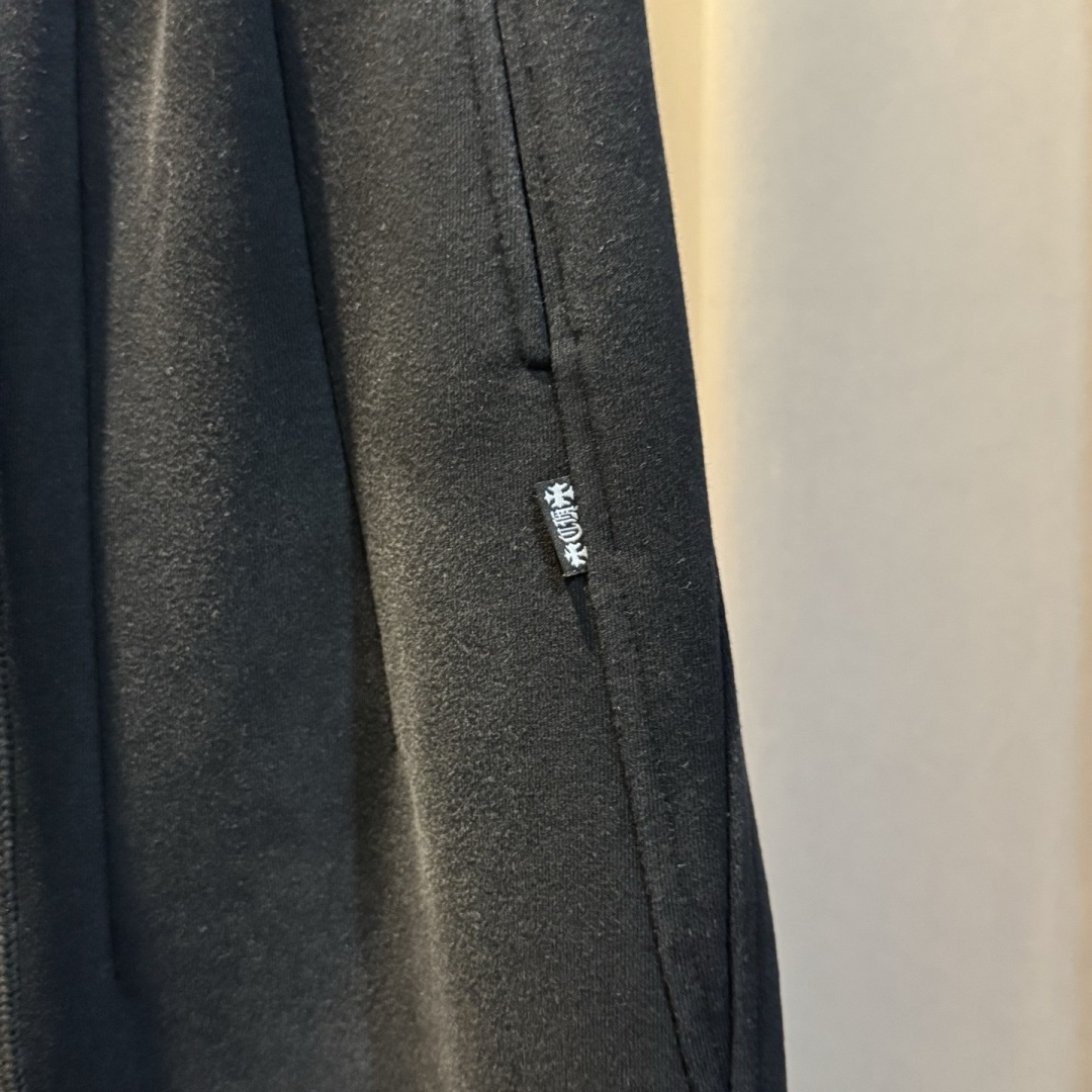 克罗心🌟秋冬新款休闲裤🆕采用优质面料，具有质感，松紧腰带设计，超级时尚洋气！码数：M-3XL 男女同款