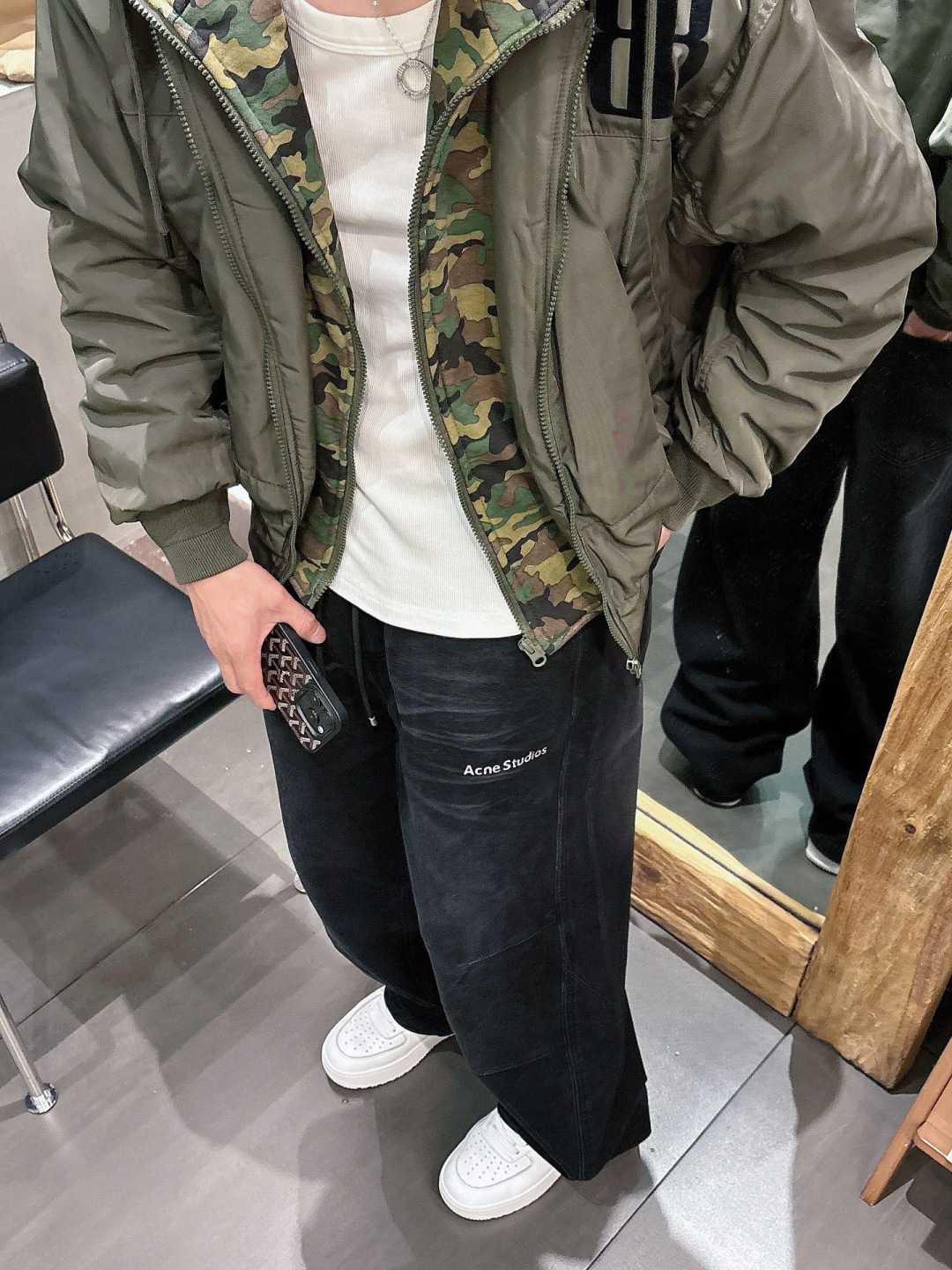 Acn🔥🔥冬季新款加绒直筒裤，采用进口优质斜纹棉水洗面料，整体采用水洗做旧设计工艺，面料柔软舒适！超级时