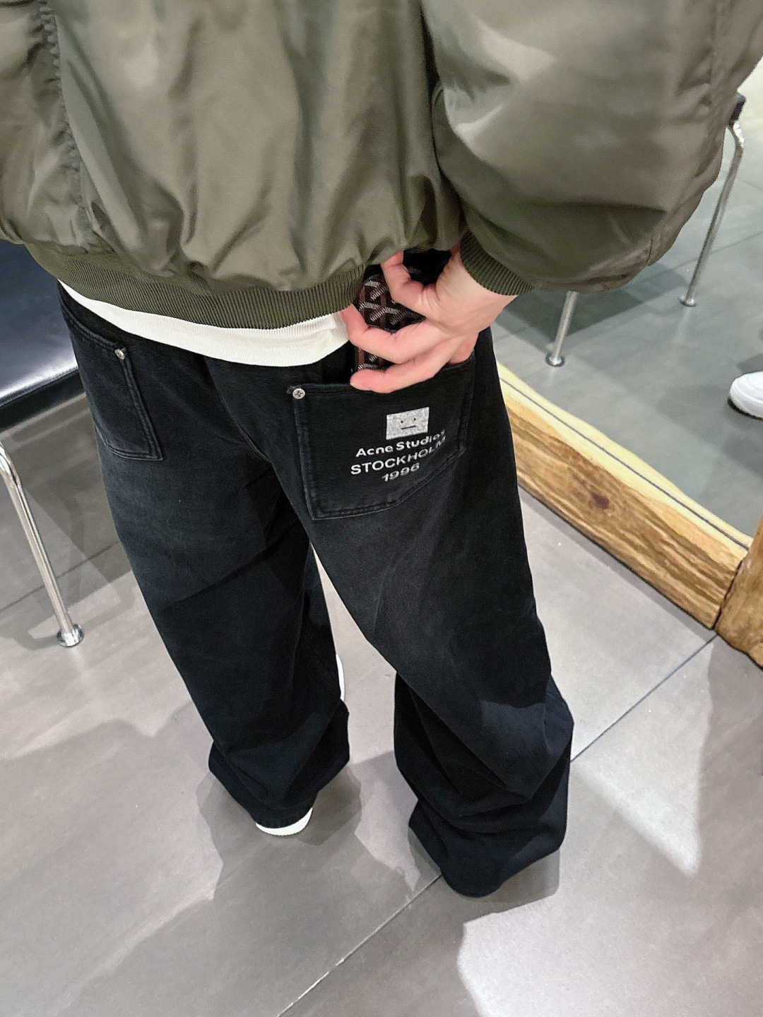 Acn🔥🔥冬季新款加绒直筒裤，采用进口优质斜纹棉水洗面料，整体采用水洗做旧设计工艺，面料柔软舒适！超级时