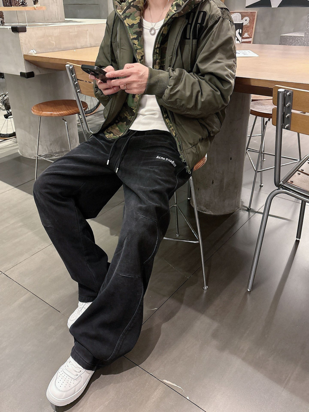 Acn🔥🔥冬季新款加绒直筒裤，采用进口优质斜纹棉水洗面料，整体采用水洗做旧设计工艺，面料柔软舒适！超级时
