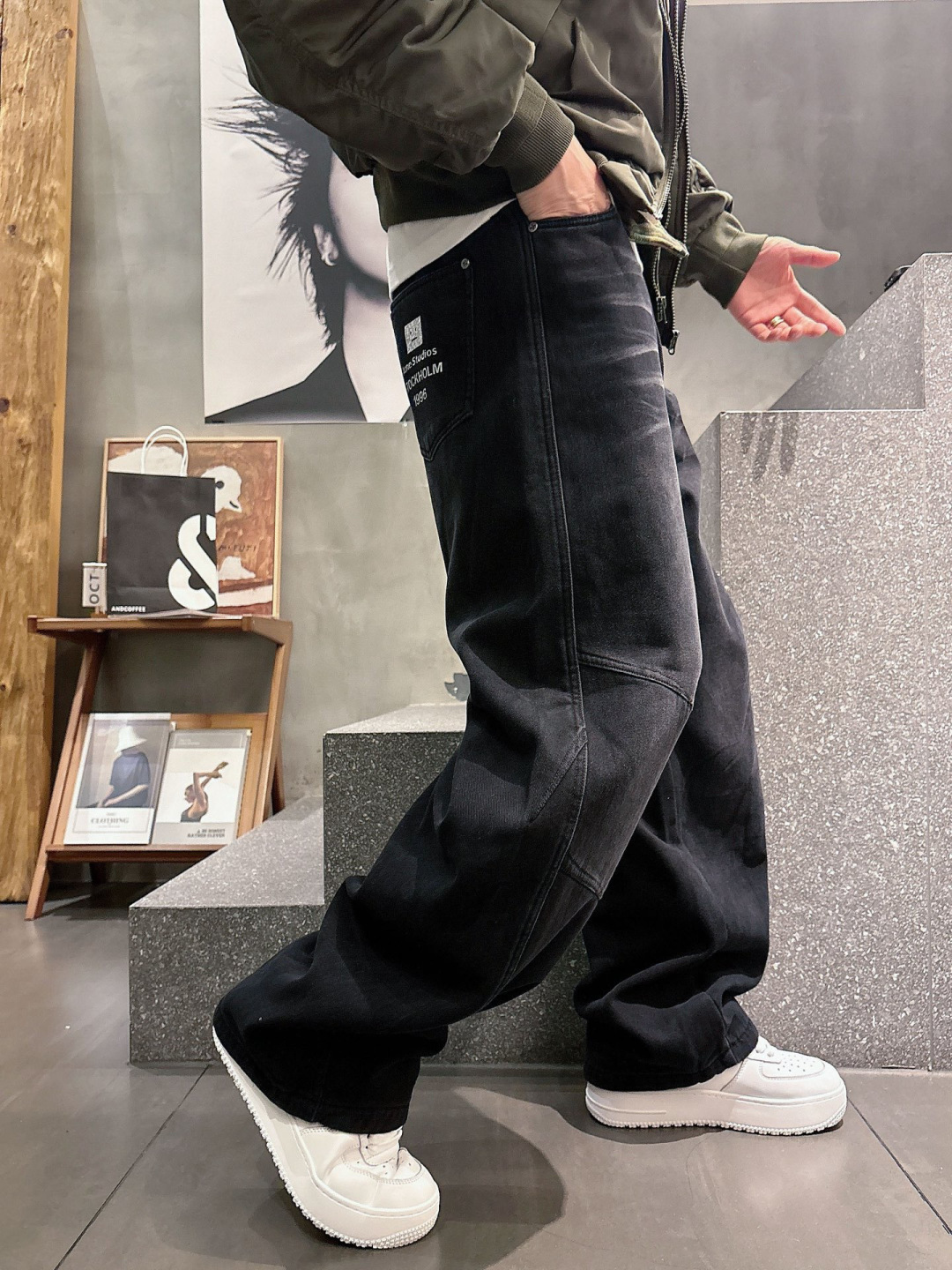 Acn🔥🔥冬季新款加绒直筒裤，采用进口优质斜纹棉水洗面料，整体采用水洗做旧设计工艺，面料柔软舒适！超级时