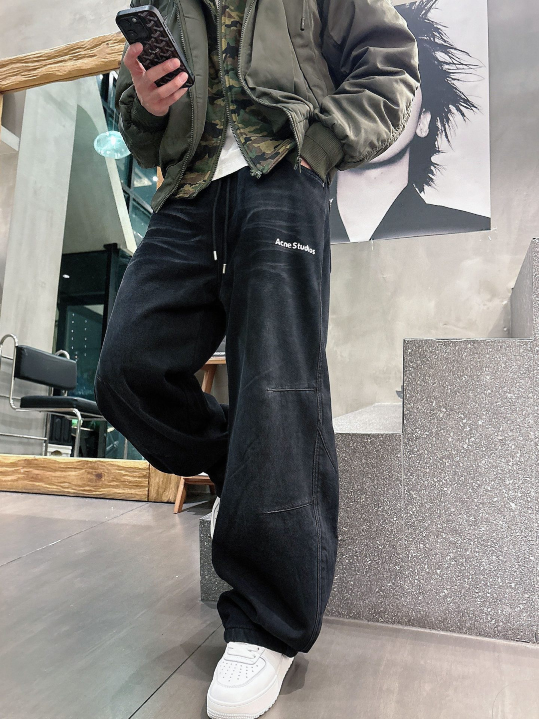 Acn🔥🔥冬季新款加绒直筒裤，采用进口优质斜纹棉水洗面料，整体采用水洗做旧设计工艺，面料柔软舒适！超级时