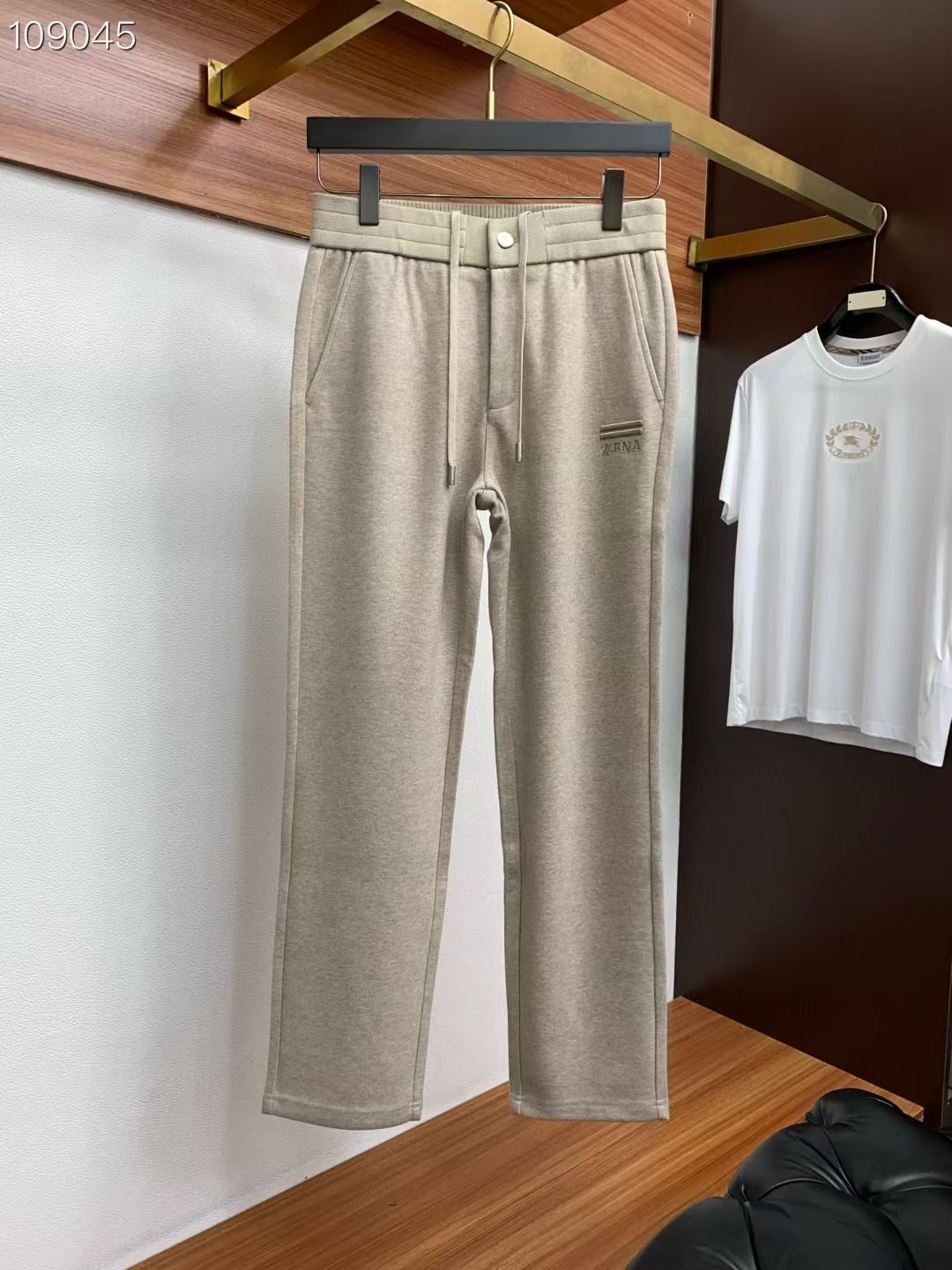 杰尼亚 2025秋冬上新高订轻奢休闲裤 现货供应 天丝+桑蚕丝+羊毛面料 抗皱免烫 舒适0压感 贴肤穿着