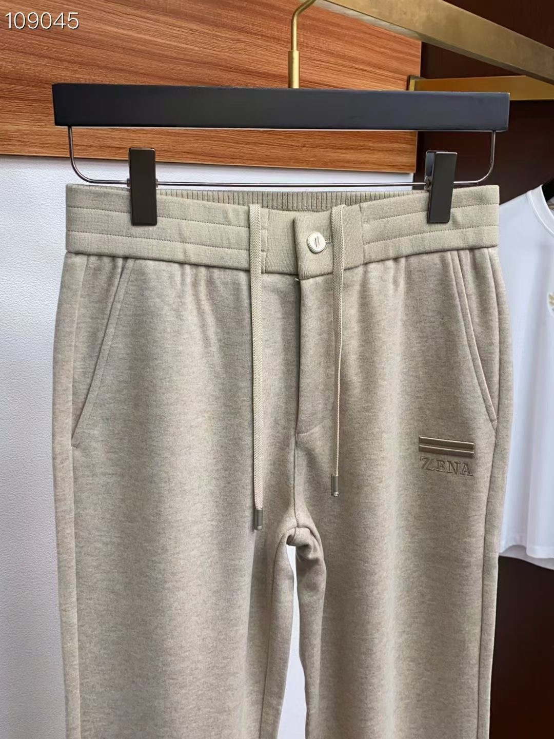 杰尼亚 2025秋冬上新高订轻奢休闲裤 现货供应 天丝+桑蚕丝+羊毛面料 抗皱免烫 舒适0压感 贴肤穿着