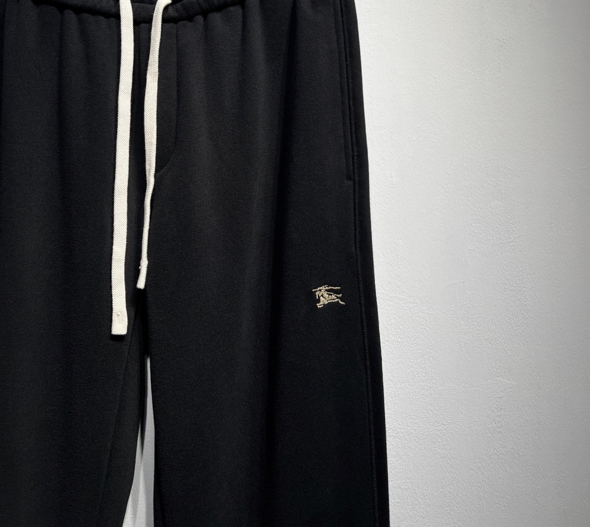 【新款加厚休闲裤】2025秋冬新款定制系列！一条好穿的裤子，必须有个舒适的版型，看一下上身的这条B家系列