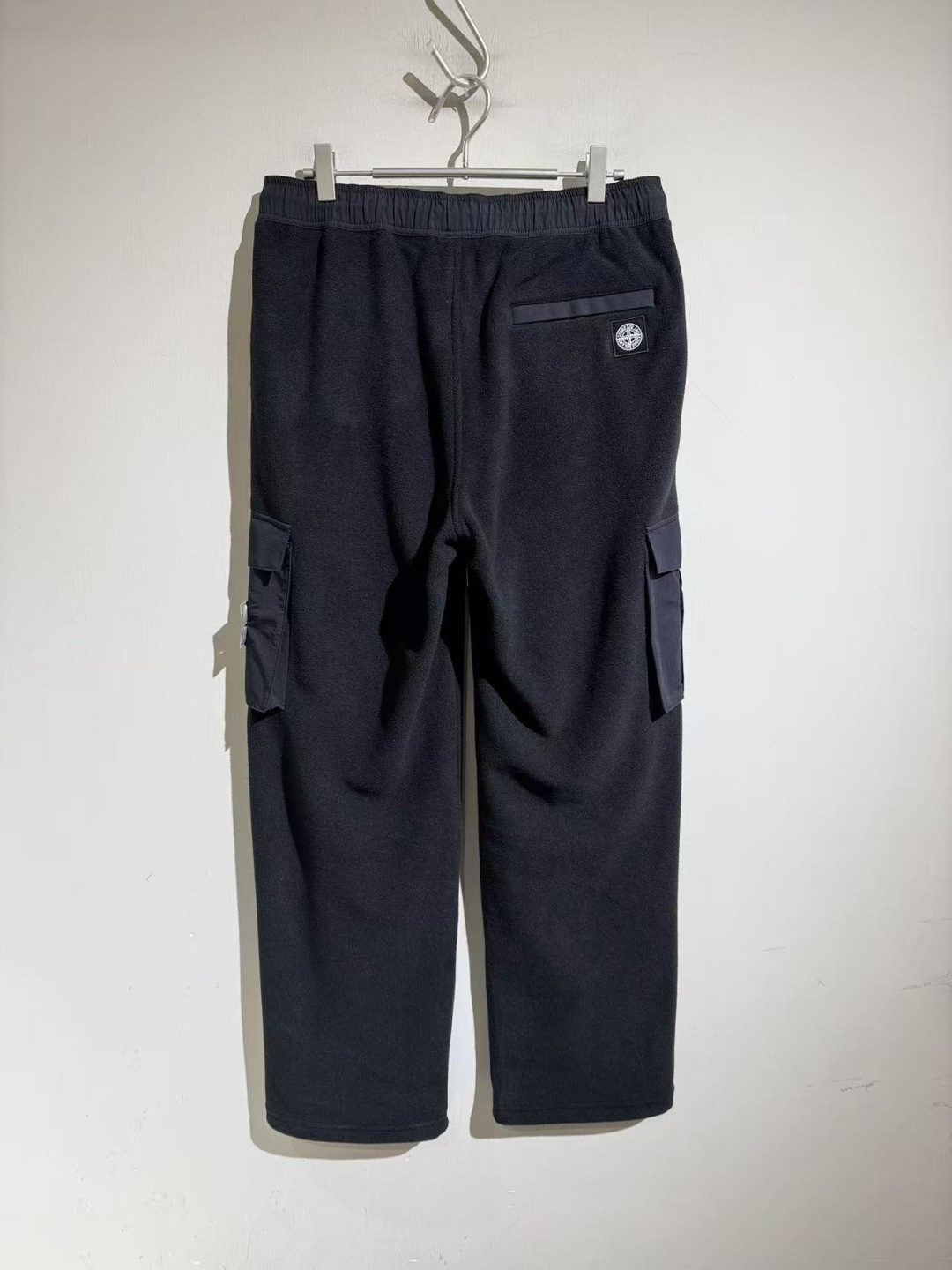 藏蓝色工装版型 进口摇粒绒 谁穿谁舒服！！石头灰标系列….多种面料批接处理。户外感满满。。进口摇粒绒手感