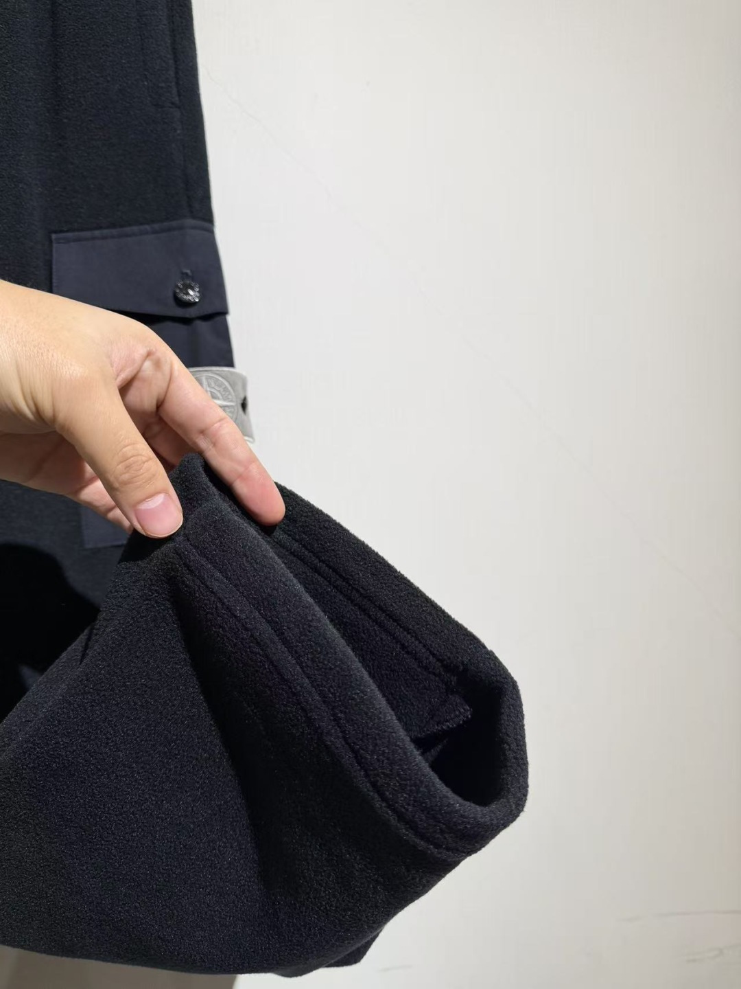 藏蓝色工装版型 进口摇粒绒 谁穿谁舒服！！石头灰标系列….多种面料批接处理。户外感满满。。进口摇粒绒手感