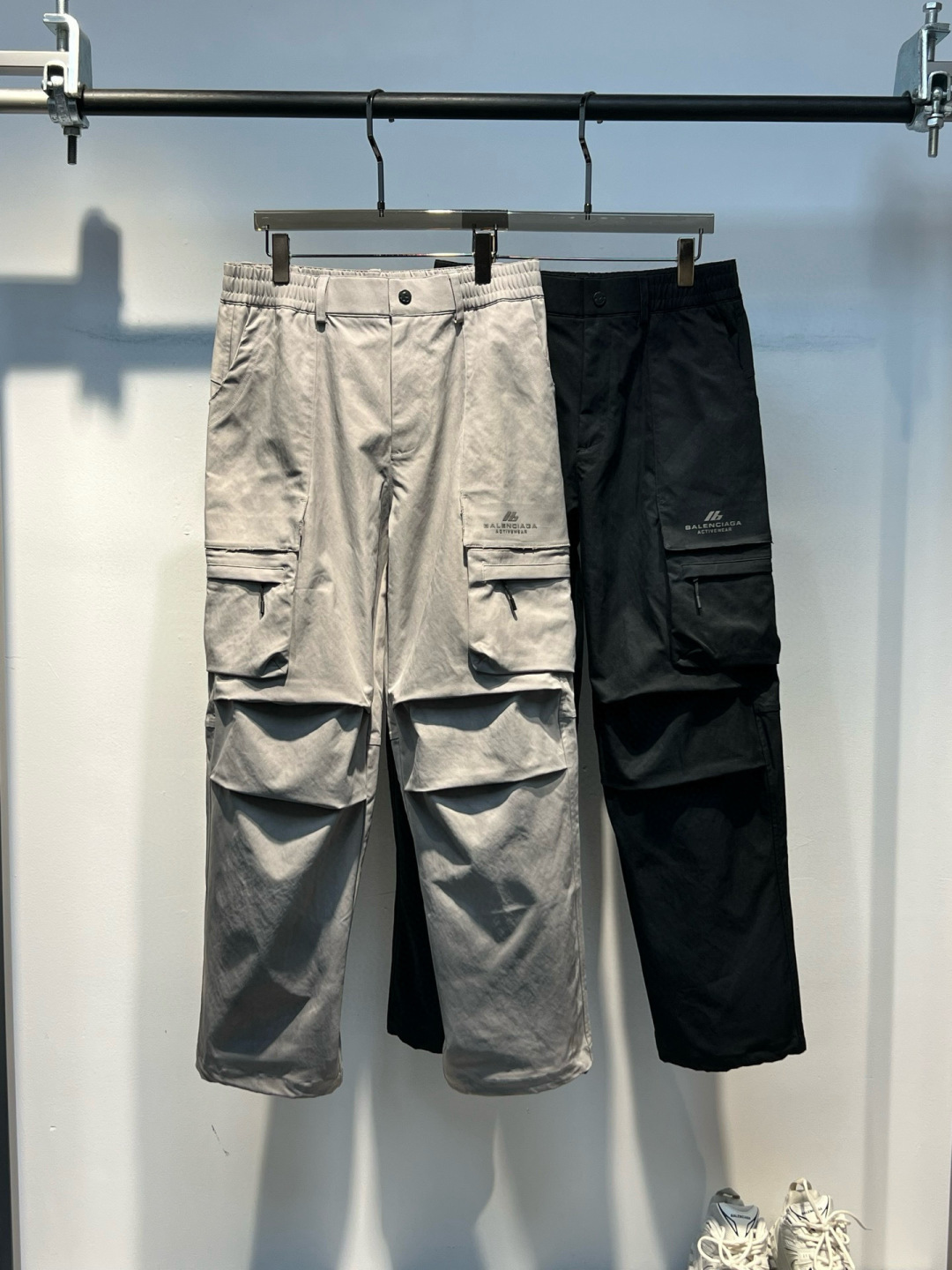 2025巴黎 秋冬新品发售！ 工装元素系列运动休闲裤精细打造！工装立体口袋设计！水洗工艺面料不易变形褪色