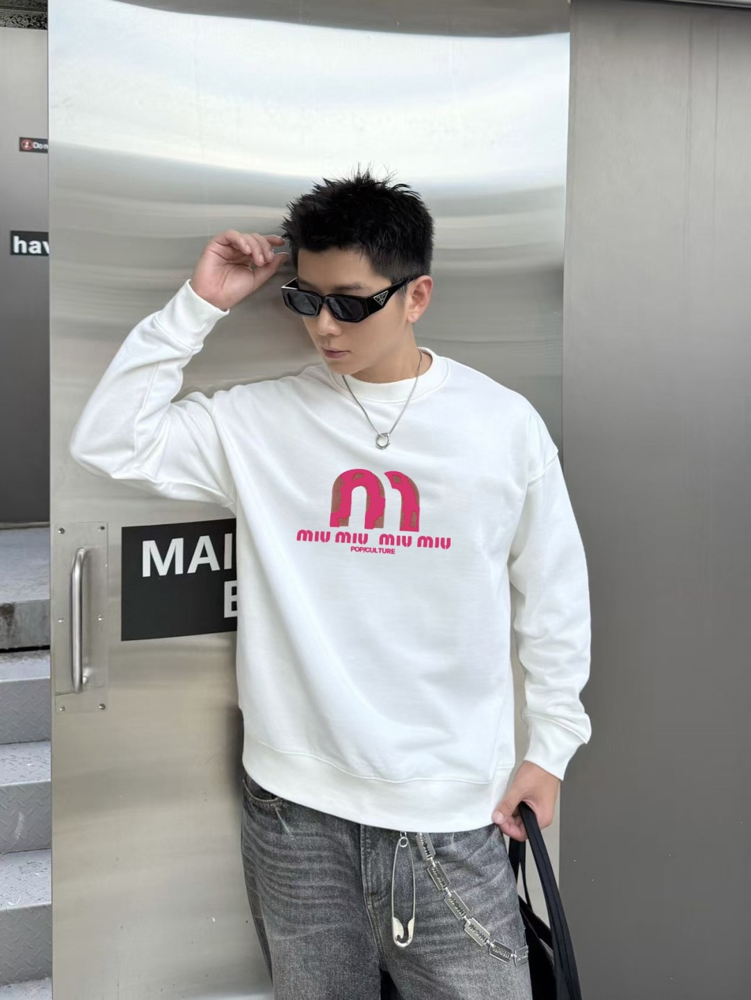 Miu Miu 2025冬季新款 个性字母logo印花 定制面料400g 圆领卫衣 男女同款尺码：S M