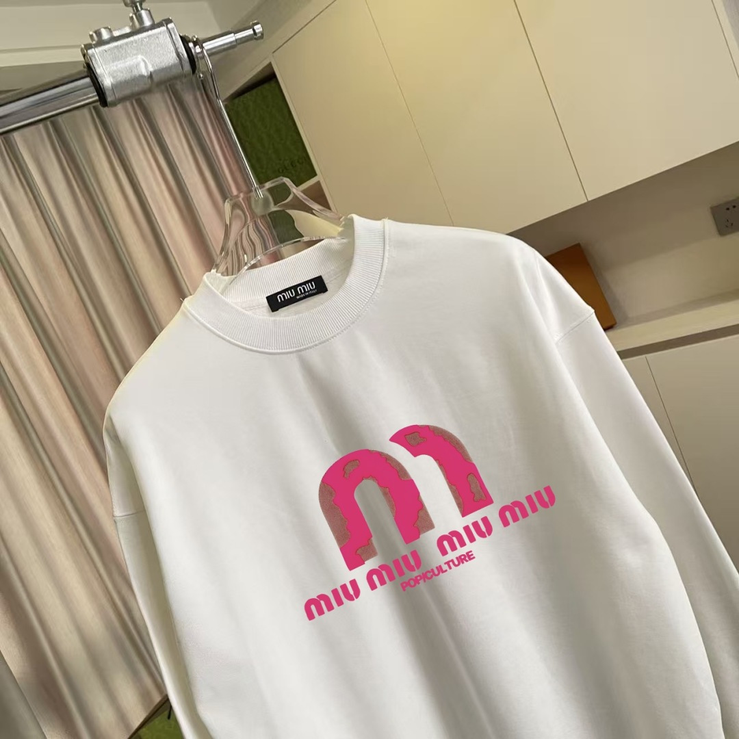 Miu Miu 2025冬季新款 个性字母logo印花 定制面料400g 圆领卫衣 男女同款尺码：S M