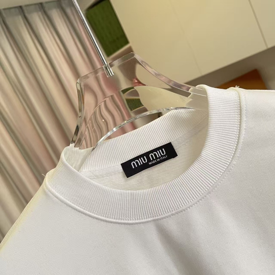 Miu Miu 2025冬季新款 个性字母logo印花 定制面料400g 圆领卫衣 男女同款尺码：S M