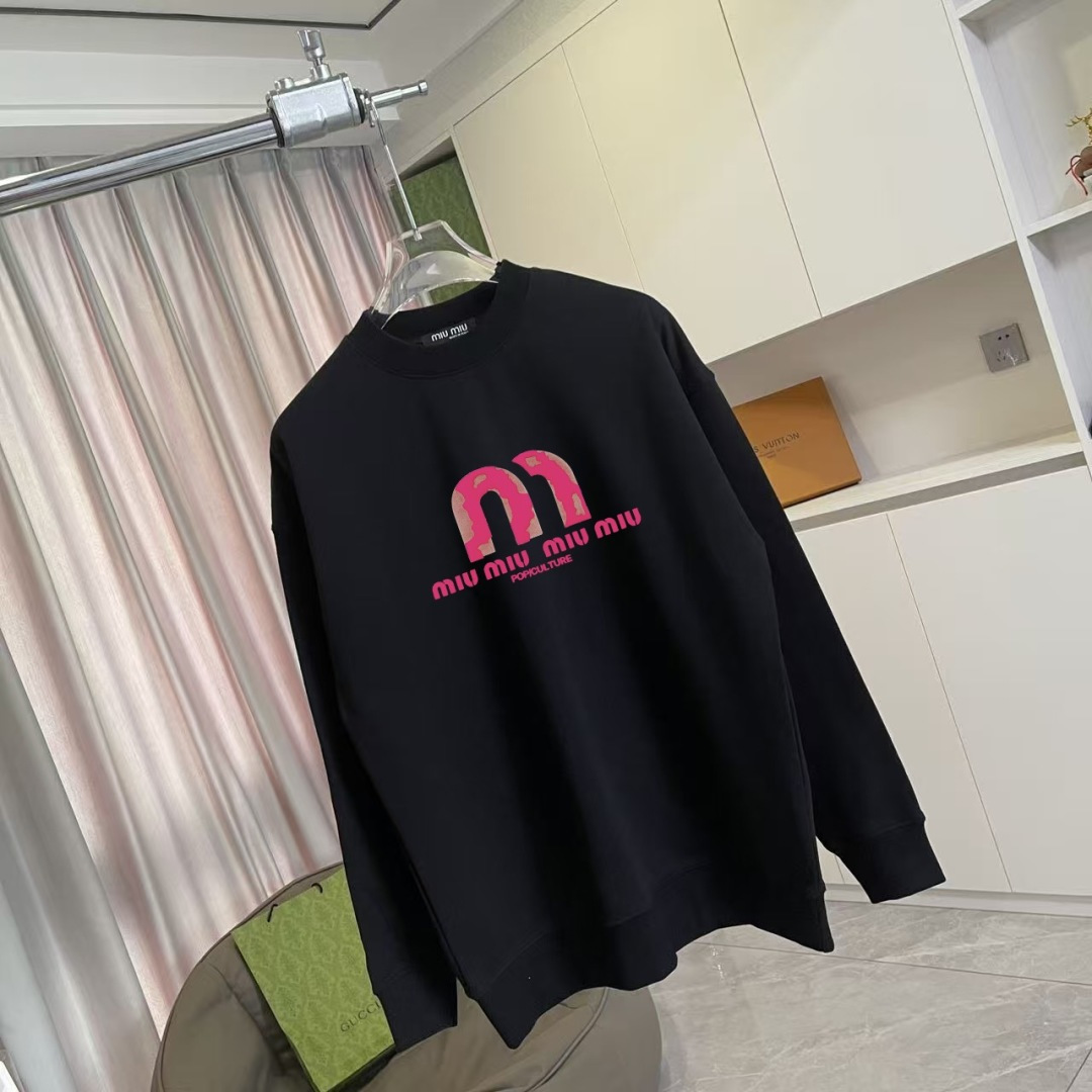 Miu Miu 2025冬季新款 个性字母logo印花 定制面料400g 圆领卫衣 男女同款尺码：S M