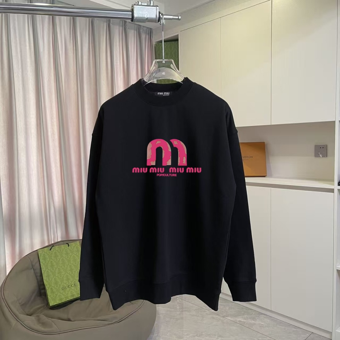 Miu Miu 2025冬季新款 个性字母logo印花 定制面料400g 圆领卫衣 男女同款尺码：S M