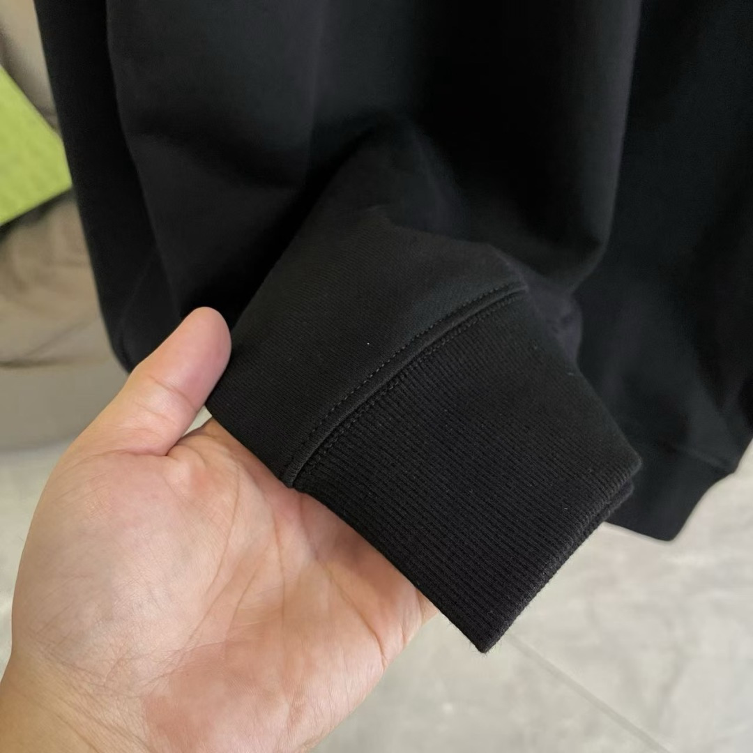 Miu Miu 2025冬季新款 个性字母logo印花 定制面料400g 圆领卫衣 男女同款尺码：S M