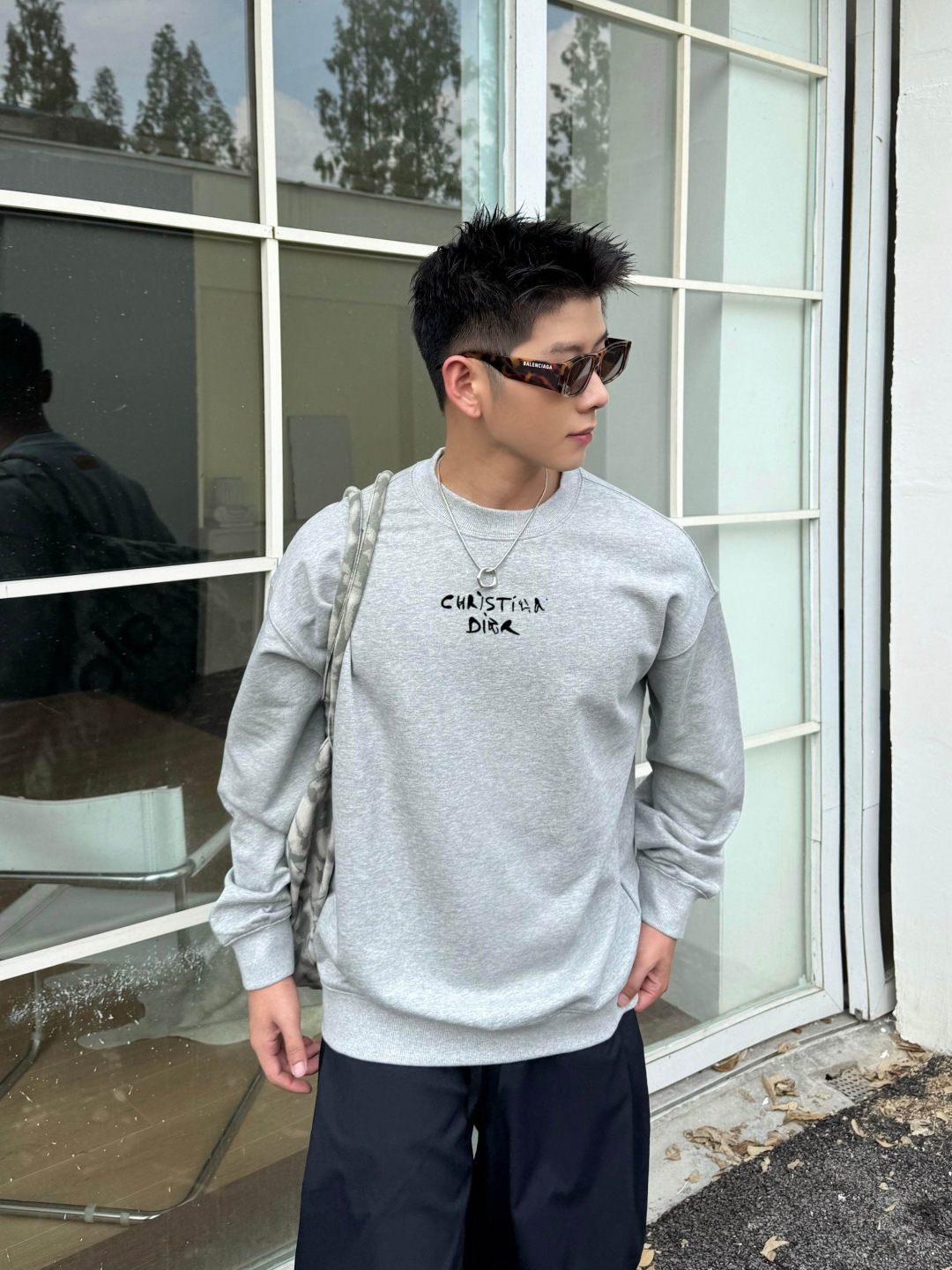 Dio* 迪奥*2025秋冬新款圆领卫衣400克毛圈纯棉字母logo立体发泡颜色：黑色 白色 灰色 深蓝