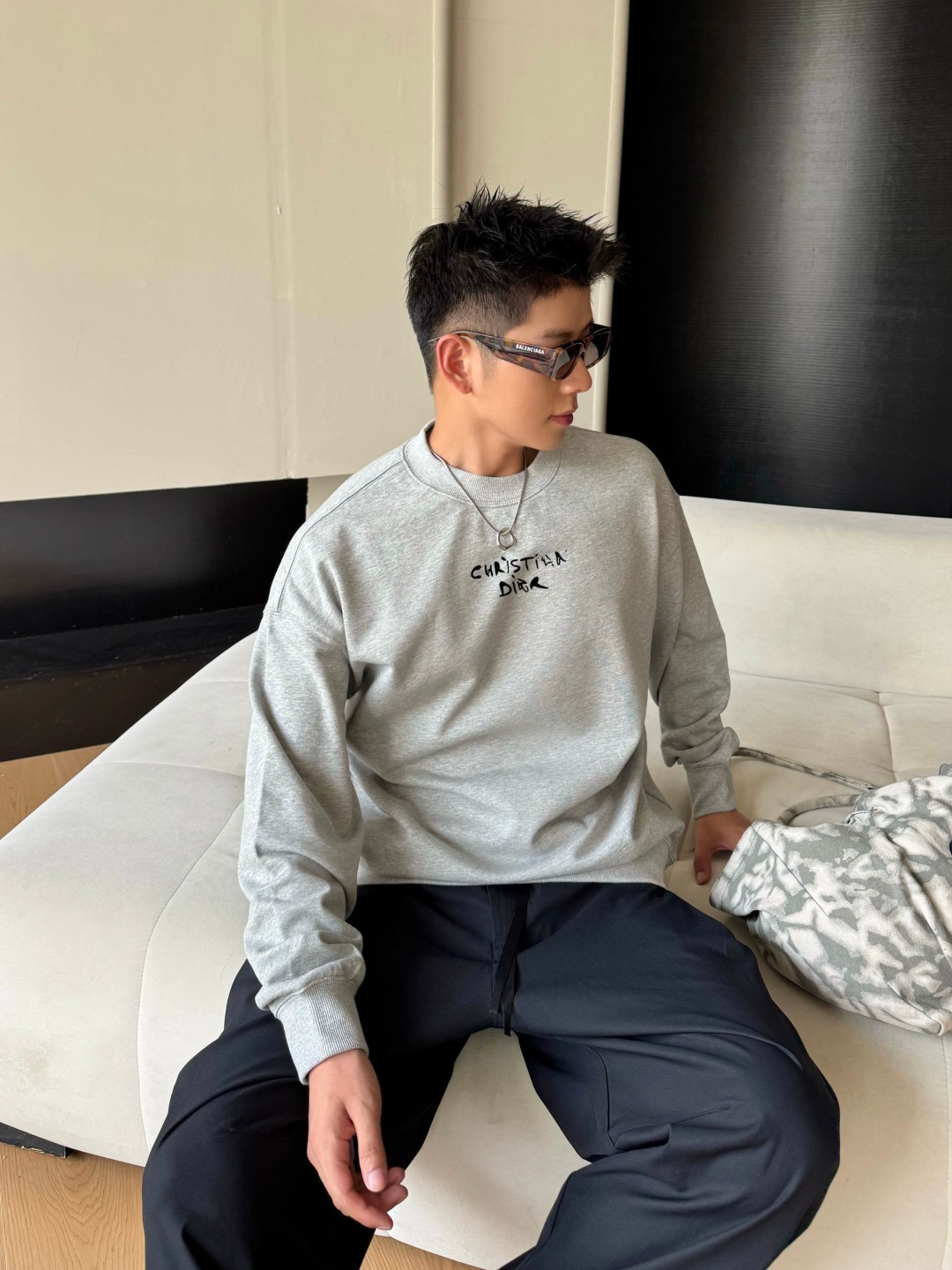 Dio* 迪奥*2025秋冬新款圆领卫衣400克毛圈纯棉字母logo立体发泡颜色：黑色 白色 灰色 深蓝