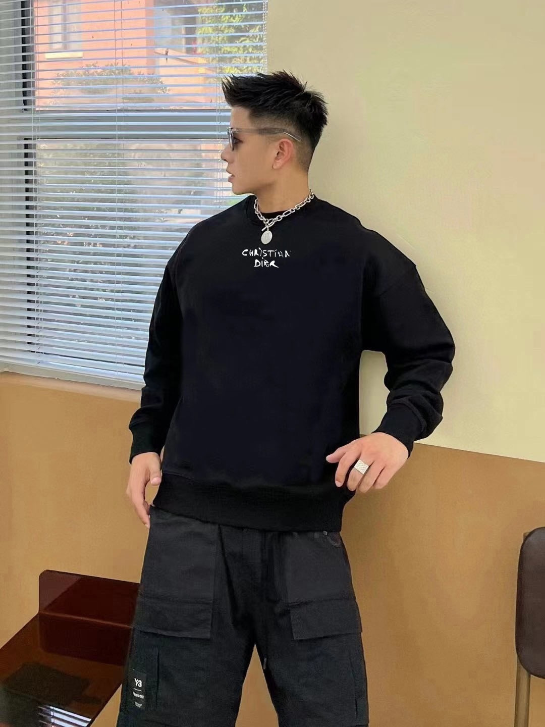 Dio* 迪奥*2025秋冬新款圆领卫衣400克毛圈纯棉字母logo立体发泡颜色：黑色 白色 灰色 深蓝