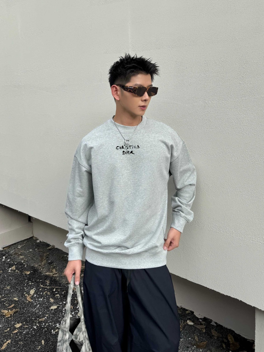 Dio* 迪奥*2025秋冬新款圆领卫衣400克毛圈纯棉字母logo立体发泡颜色：黑色 白色 灰色 深蓝