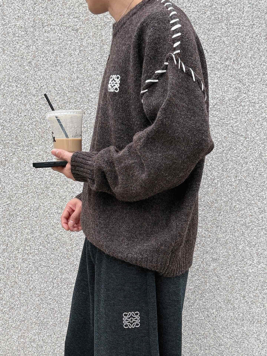 罗家新款毛衫毛衣，上身宽松纱线采用细针织法，上身舒适，不挑身材 男女同款，秋冬毛衣，是今年最好看的情侣装