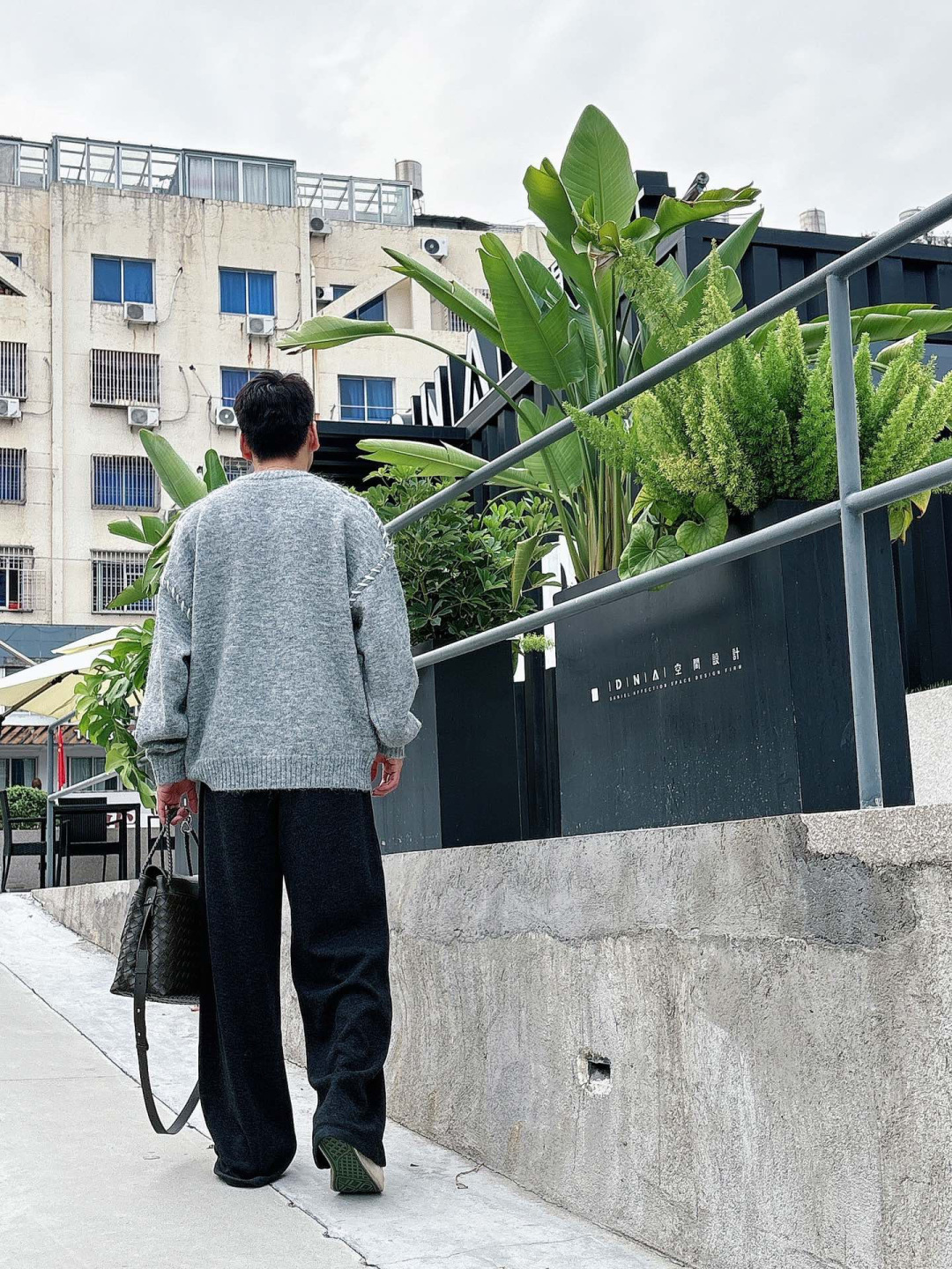 罗家新款毛衫毛衣，上身宽松纱线采用细针织法，上身舒适，不挑身材 男女同款，秋冬毛衣，是今年最好看的情侣装