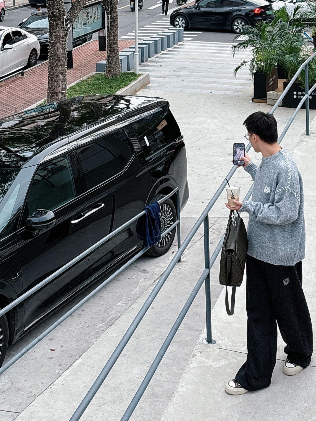 罗家新款毛衫毛衣，上身宽松纱线采用细针织法，上身舒适，不挑身材 男女同款，秋冬毛衣，是今年最好看的情侣装