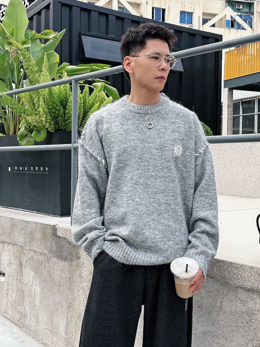 罗家新款毛衫毛衣，上身宽松纱线采用细针织法，上身舒适，不挑身材 男女同款，秋冬毛衣，是今年最好看的情侣装