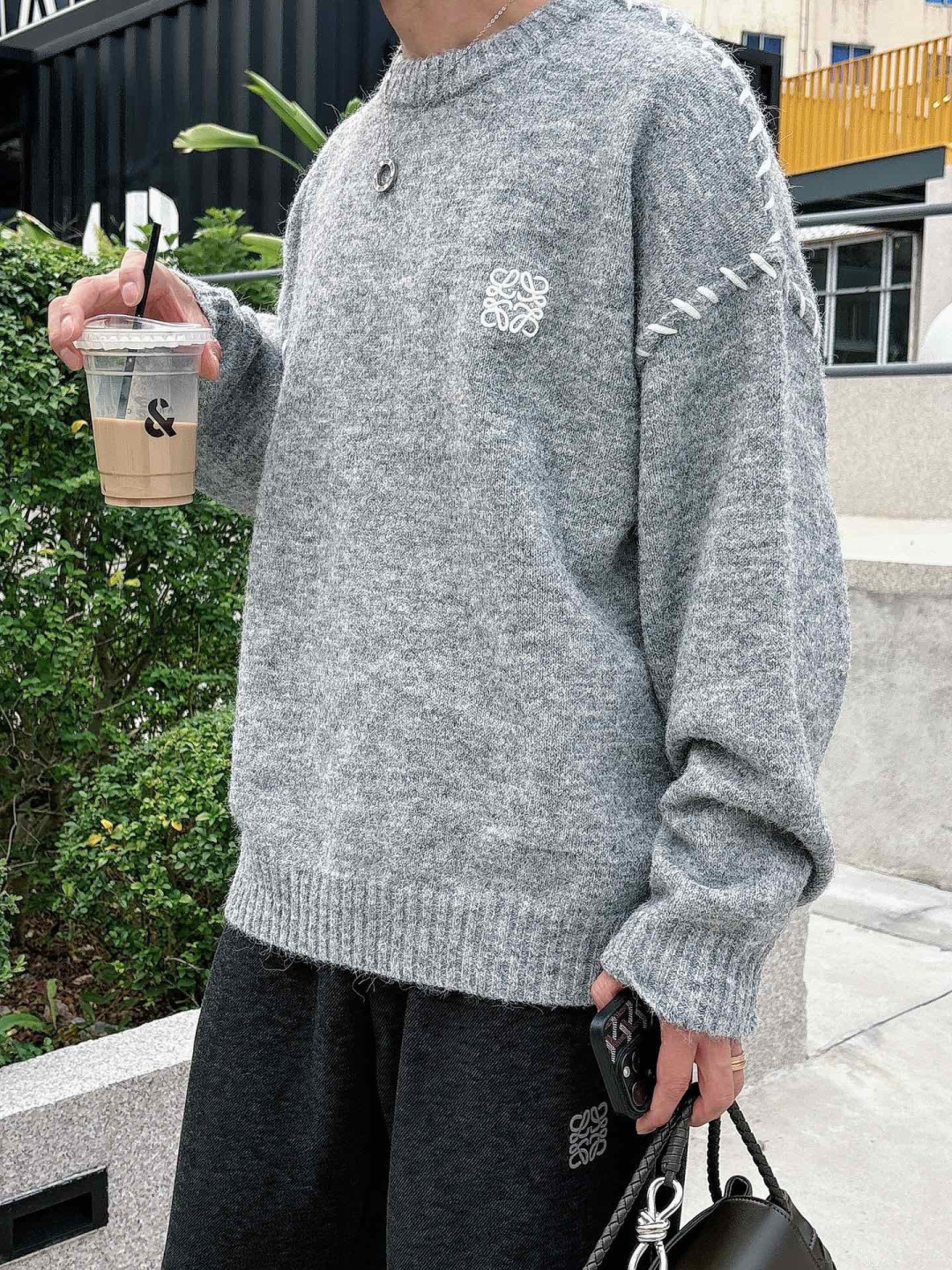 罗家新款毛衫毛衣，上身宽松纱线采用细针织法，上身舒适，不挑身材 男女同款，秋冬毛衣，是今年最好看的情侣装