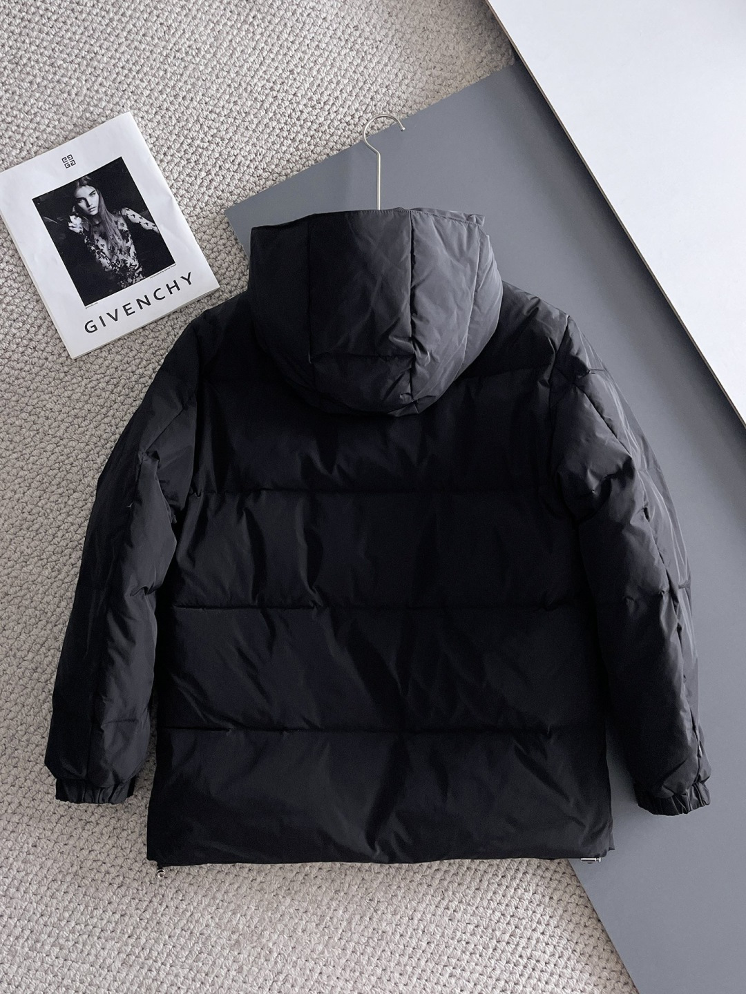 普拉达 2025ss冬季新品🌟时尚顶级羽绒服填充进口羽绒朵，100%市面最高品质，进口面料，里布最高标准