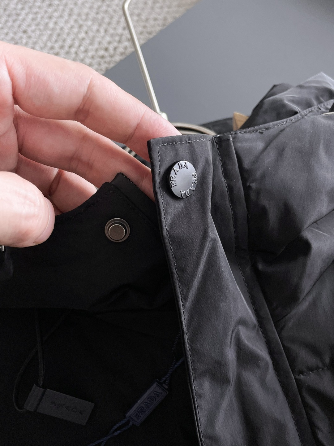 普拉达 2025ss冬季新品🌟时尚顶级羽绒服填充进口羽绒朵，100%市面最高品质，进口面料，里布最高标准