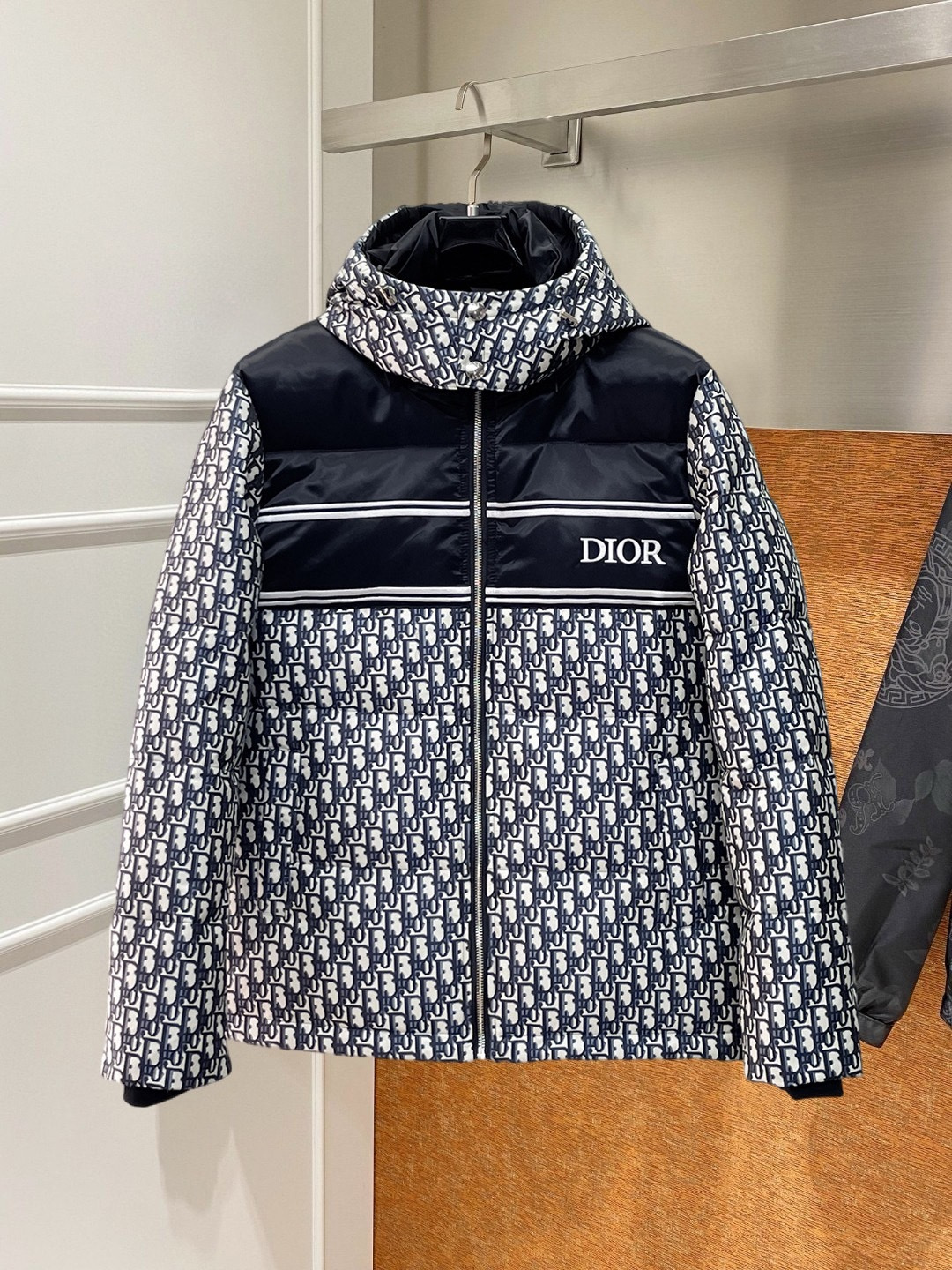 迪奥 2025秋冬新款羽绒服 原版1:1订制五金配件全进口原版定制 欢迎专柜对比 绝对的高品质 采用顶级