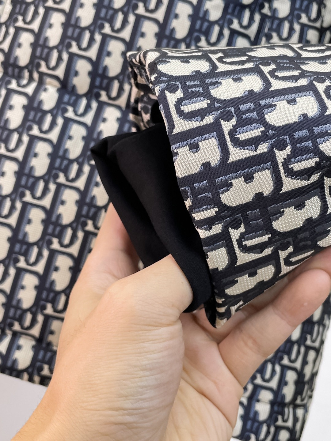 迪奥 2025秋冬新款羽绒服 原版1:1订制五金配件全进口原版定制 欢迎专柜对比 绝对的高品质 采用顶级