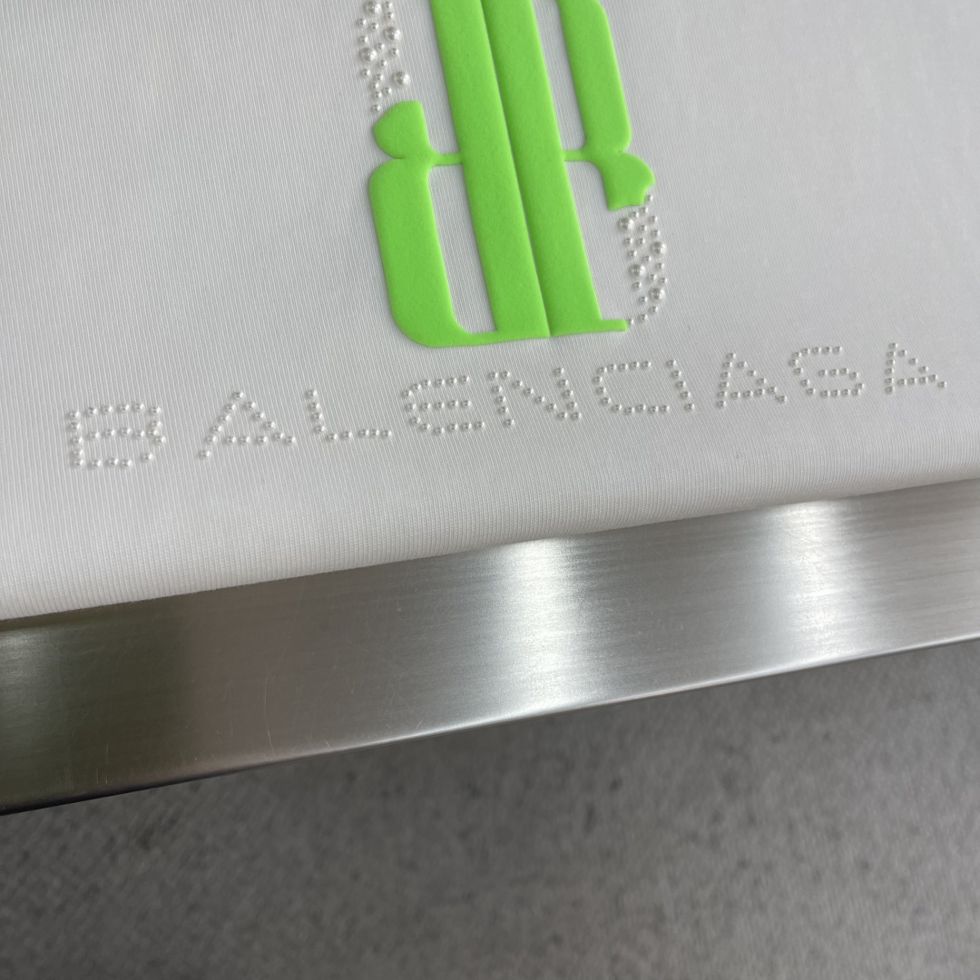 Balenciag 2025秋冬新款 320克洗水磨破圆领短袖tee 实物很棒男女同款 宽松版 尺码：X