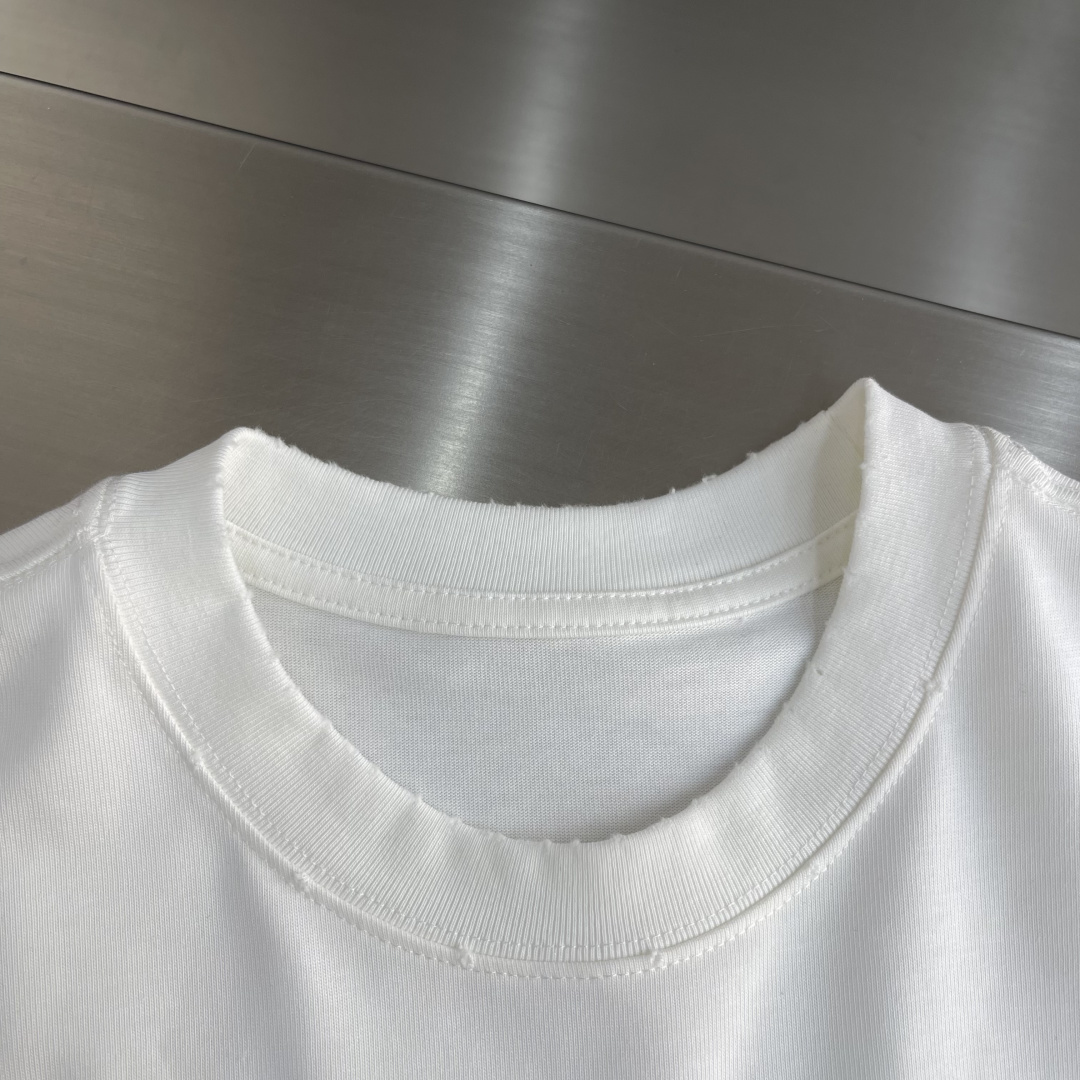 Balenciag 2025秋冬新款 320克洗水磨破圆领短袖tee 实物很棒男女同款 宽松版 尺码：X