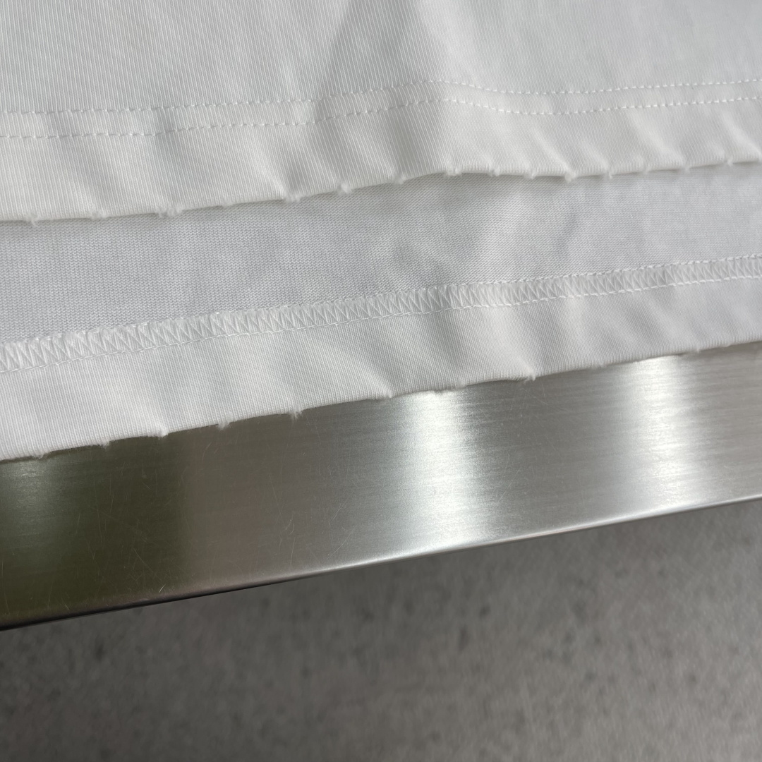 Balenciag 2025秋冬新款 320克洗水磨破圆领短袖tee 实物很棒男女同款 宽松版 尺码：X