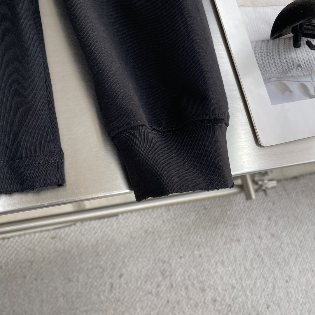 Balenciag 2025秋冬新款 320克洗水磨破圆领短袖tee 实物很棒男女同款 宽松版 尺码：X