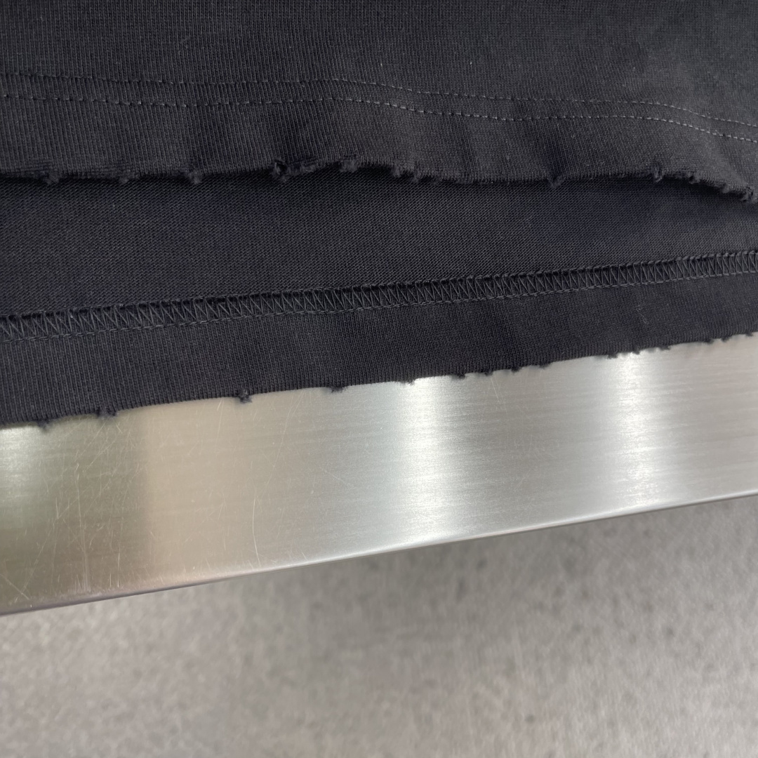 Balenciag 2025秋冬新款 320克洗水磨破圆领短袖tee 实物很棒男女同款 宽松版 尺码：X