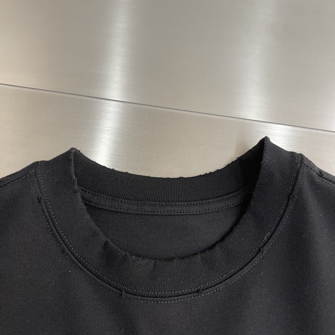 Balenciag 2025秋冬新款 320克洗水磨破圆领短袖tee 实物很棒男女同款 宽松版 尺码：X