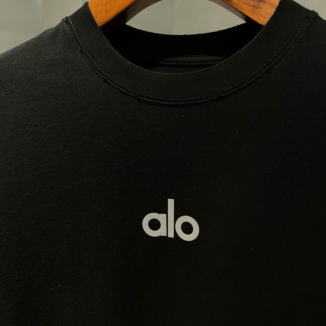 alo🌟新款秋季长袖🆕采用优质面料，手感细腻，搭配logo品牌标识，超级时尚洋气！码数:XS-XL 男女